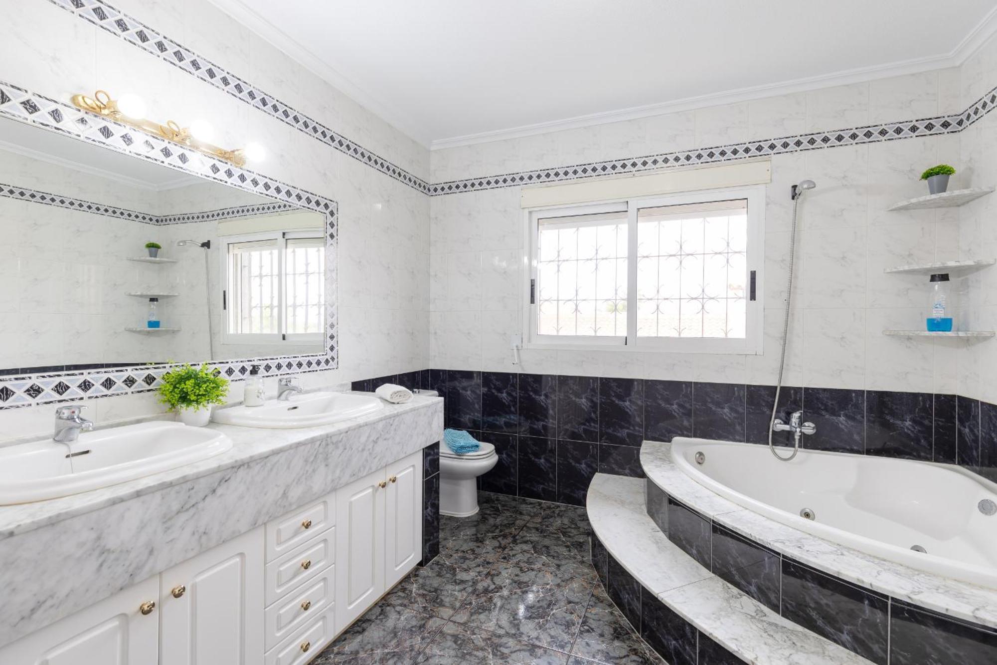 Fidalsa White House Premium Villa Tangel Luaran gambar